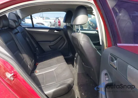 2017 Volkswagen Jetta 1.4T Se z USA, uszkodzony, nr VIN 3VWDB7AJ4HM354573